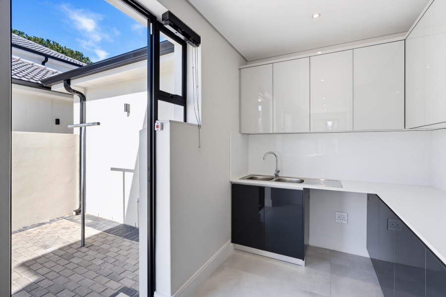 To Let 4 Bedroom Property for Rent in Pinelands Western Cape